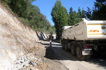 IZGRADNJA NOVE KANALIZACIJE IN OBNOVA CESTE BEGUNJE CERKNICA 06 FOTO LJUBO VUKELIČ